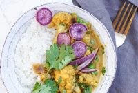 Instant Pot Golden Coconut Cauliflower Pea Curry
