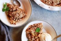 Golden Apple Crumble Pie