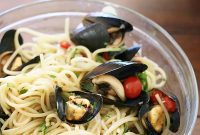 Mediterranean Mussels with Fennel and Garlic Tomato
