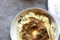 Rich and Creamy Vegan Mushroom Gravy