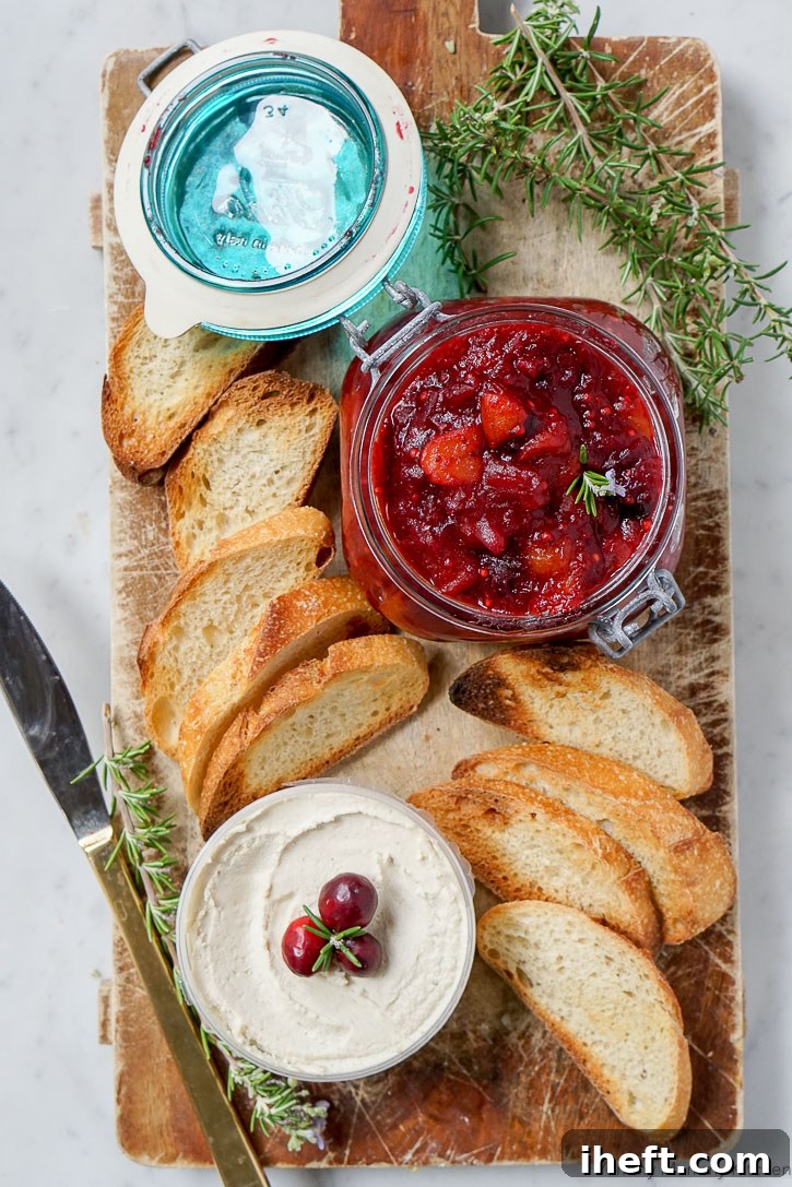 Cranberry Chutney Crostini: A delicious and easy appetizer featuring homemade cranberry chutney on crisp bread.