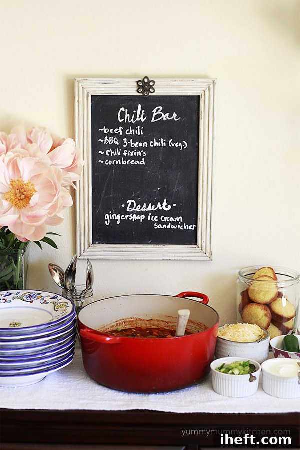 A bowl of delicious vegetarian 3-bean chili with toppings
