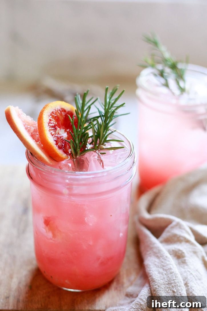 How to make a greyhound drink cocktail or mocktail with gin or vodka and grapefruit juice. 