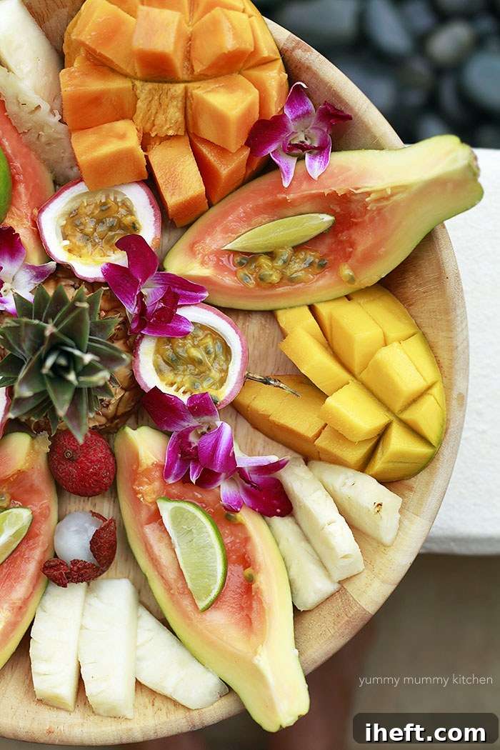 A platter of beautiful tropical fruit. 