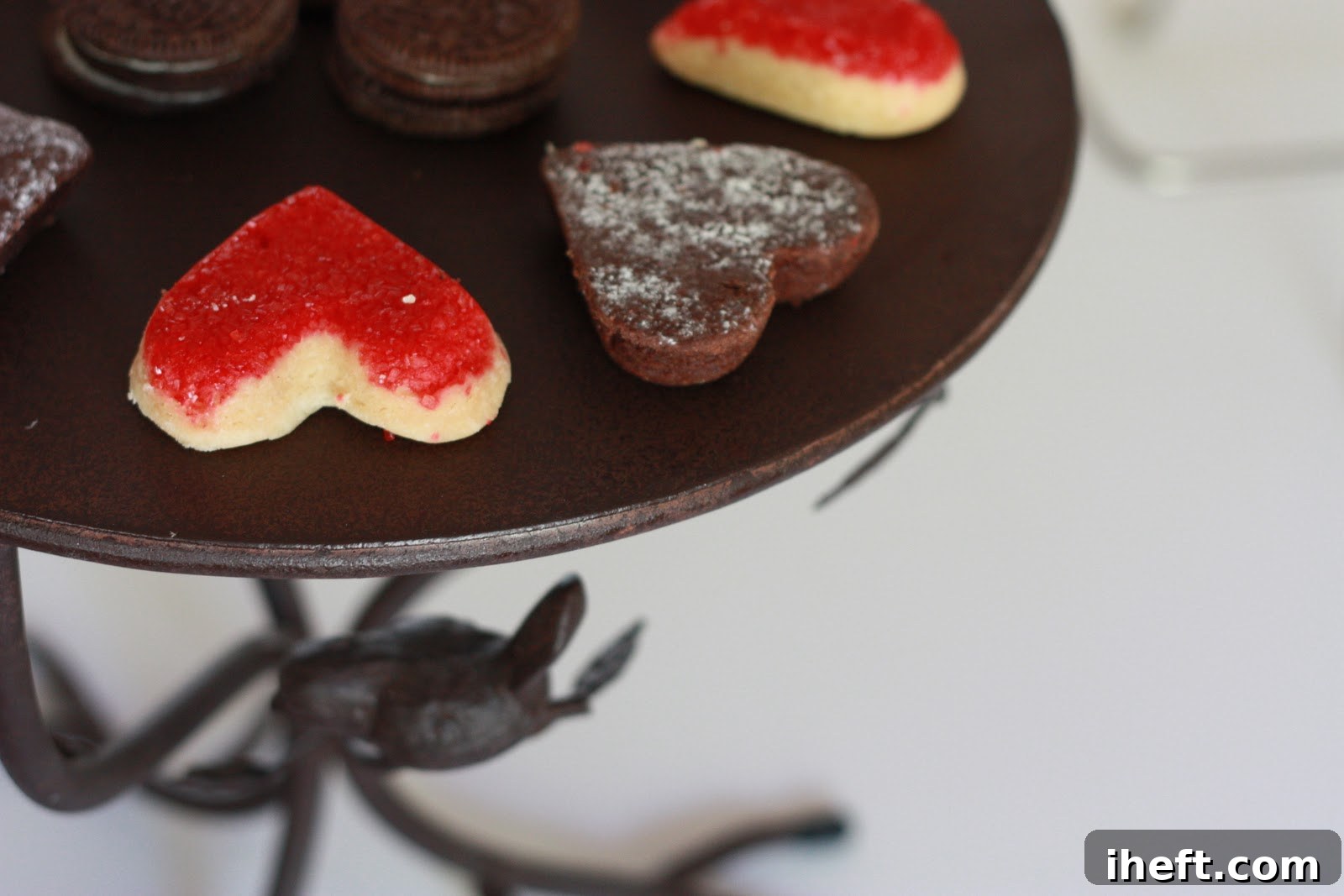 Assortment of chocolate and vanilla shortbread cookies elegantly displayed on a plate.