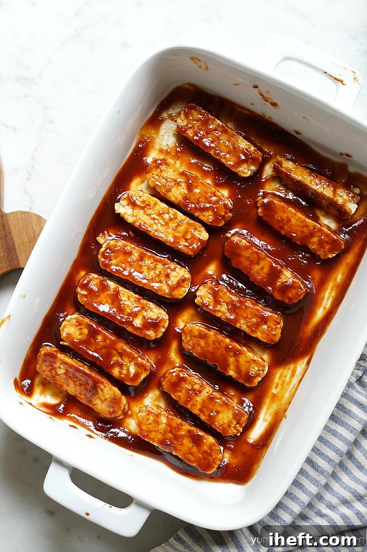 Learn how to prepare tempeh with BBQ sauce for a delicious and easy plant-based meal.